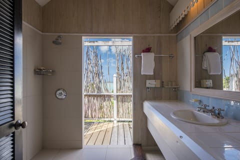 Deluxe Cottage, Private Pool, Ocean View | Bathroom shower