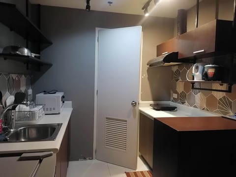 Luxury Condo, 1 Bedroom, Non Smoking, Beach View | Private kitchen | Stovetop, rice cooker, cookware/dishes/utensils, cleaning supplies