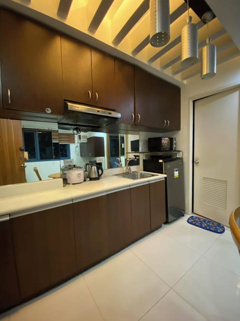 City Condo, 1 Bedroom, City View | Private kitchen | Stovetop, rice cooker, cookware/dishes/utensils, cleaning supplies