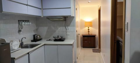 Panoramic Condo | Private kitchen | Stovetop, rice cooker, cookware/dishes/utensils, cleaning supplies