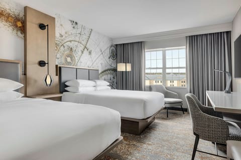 Premium bedding, in-room safe, desk, iron/ironing board