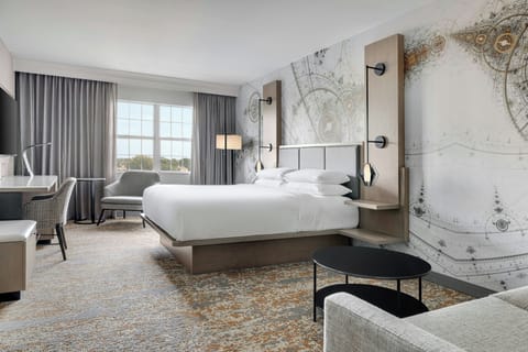 Premium bedding, in-room safe, desk, iron/ironing board