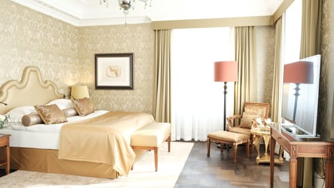 Suite (Kurfuersten) | Frette Italian sheets, premium bedding, free minibar, in-room safe