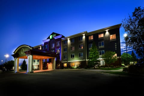 Holiday Inn Express Hotel & Suites Grand Forks, an IHG Hotel | Grand ...