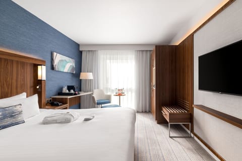 Executive Room, 1 King Bed | Egyptian cotton sheets, premium bedding, pillowtop beds, minibar