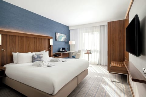 Executive Room, 1 King Bed | Egyptian cotton sheets, premium bedding, pillowtop beds, minibar