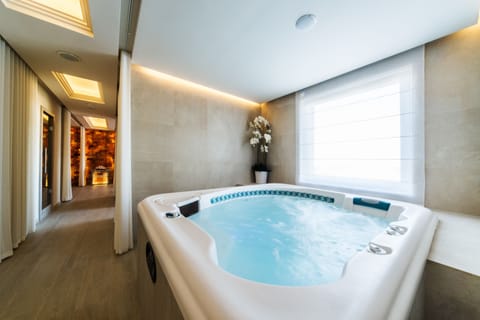 Indoor spa tub