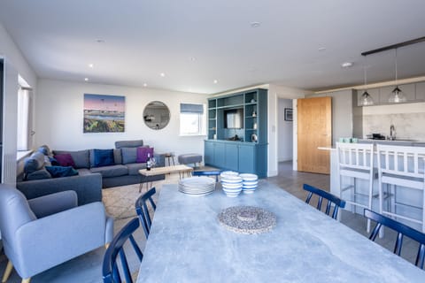 Morawelon - Living Room