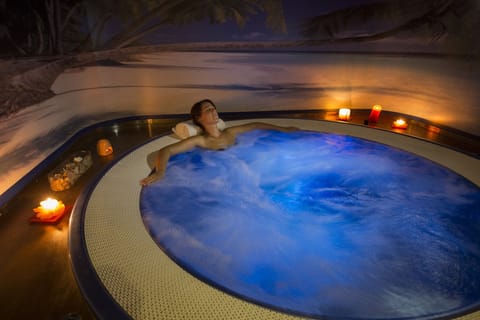 Indoor spa tub