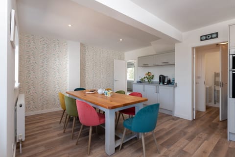 Sandaig - Dining table