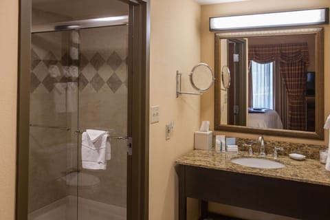 One King Studio Suite Non Smoking | Bathroom | Free toiletries, hair dryer, towels