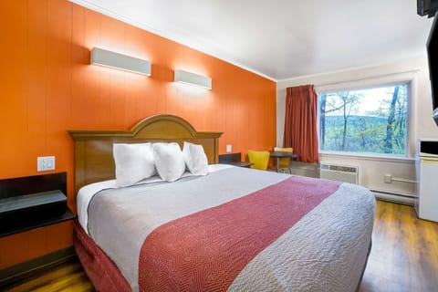 Standard Room, 1 Double Bed, Smoking, Refrigerator & Microwave | Free WiFi, bed sheets