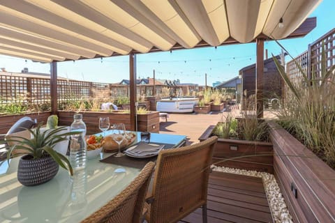 Luxury Apartment | Terrace/patio