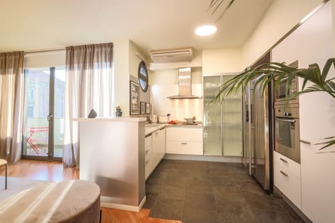 Luxury Apartment | Private kitchen | Full-size fridge, microwave, oven, stovetop