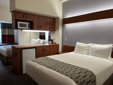 Studio Suite, 2 Queen Beds, Non Smoking | Premium bedding, in-room safe, desk, blackout drapes