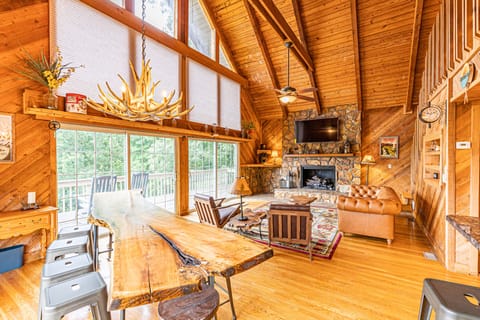 Family Cabin | Living area | 65-inch LED TV with satellite channels, TV, Netflix