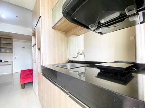 Apartment, 1 Bedroom | Private kitchen | Fridge, stovetop, cookware/dishes/utensils, dining tables