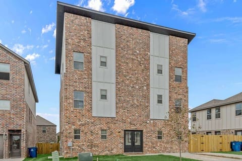 Enjoy free driveway & street parking steps from the entrance—park and relax with ease.