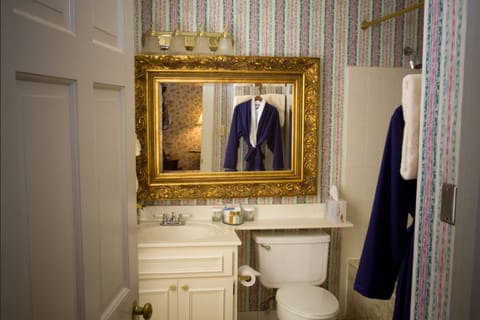 Cotton merchants Room | Bathroom | Combined shower/tub, hair dryer, bathrobes, towels