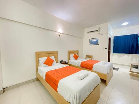 Deluxe Twin Room | Desk, laptop workspace, free WiFi