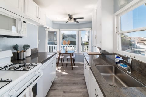 House, Multiple Beds, Patio, Ocean View | Private kitchen | Fridge, microwave, oven, stovetop