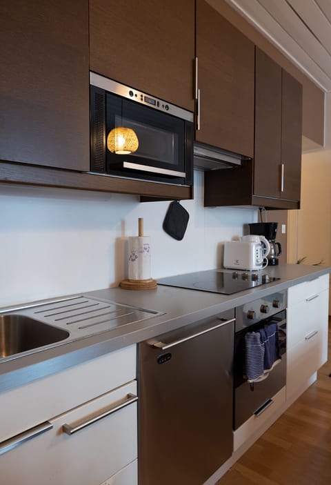 Comfort Apartment | Private kitchen | Fridge, microwave, oven, stovetop