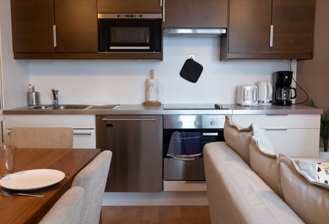 Comfort Apartment | Private kitchen | Fridge, microwave, oven, stovetop