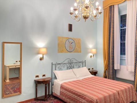 Classic Room | Hypo-allergenic bedding, minibar, in-room safe, individually decorated