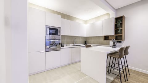 Apartment, 3 Bedrooms | Private kitchen | Full-size fridge, microwave, oven, stovetop