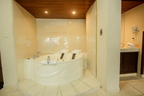 Deluxe Room | Jetted tub