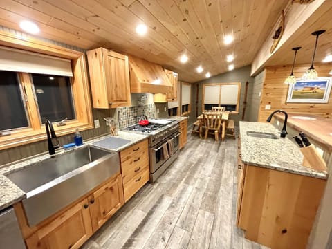 Luxury Cabin, 3 Bedrooms, Fireplace, Lake View | Private kitchen | Oven, stovetop, coffee/tea maker, toaster