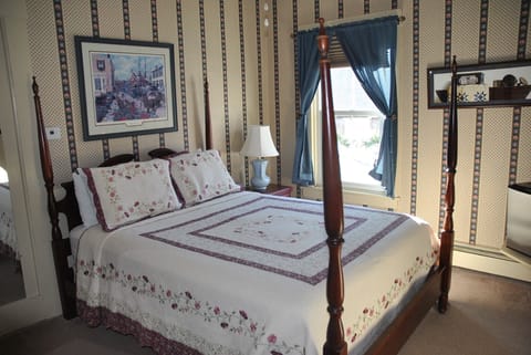 Deluxe Room (Queen w/tub) | Iron/ironing board, free WiFi, bed sheets