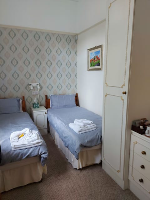 Twin Room, Ensuite | Individually furnished, laptop workspace, iron/ironing board, free WiFi