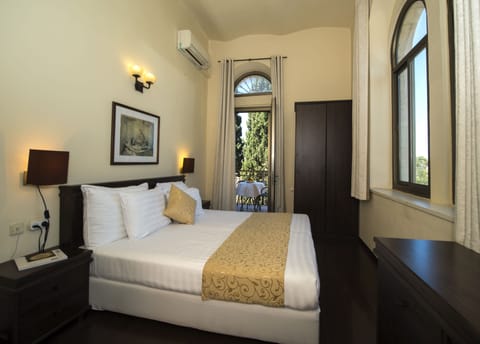 Double or Twin Room, 2 Twin Beds, Balcony | In-room safe, desk, iron/ironing board, free WiFi