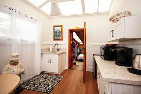 Pele Studio: K & Q beds + Kitchenette & Private Entrance + Deck | Private kitchen | Mini-fridge, microwave, coffee/tea maker, cookware/dishes/utensils