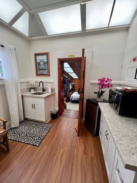 Family Room, Multiple Beds, Garden View | In-room dining