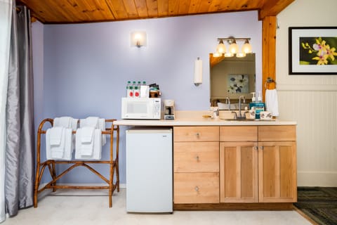 Gardenia Studio: 1 King + Sofa-chair bed, Kitchenette, Pvt Entrance +Lanai | Private kitchenette | Mini-fridge, microwave, coffee/tea maker, cookware/dishes/utensils