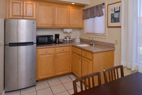 View Suite | Private kitchen | Microwave, coffee/tea maker