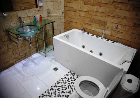 Elite Room | Bathroom | Shower, rainfall showerhead, towels, soap