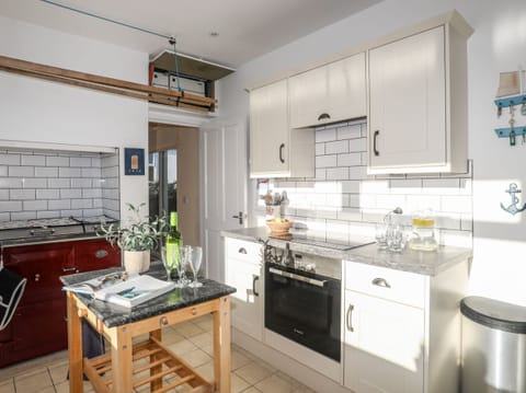 Fridge, dishwasher, cookware/dishes/utensils