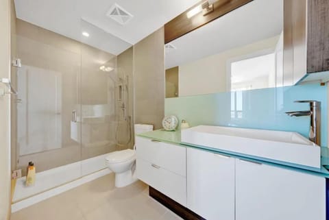 Premium Apartment, 2 Bedrooms, 2 Bathrooms | Bathroom | Towels