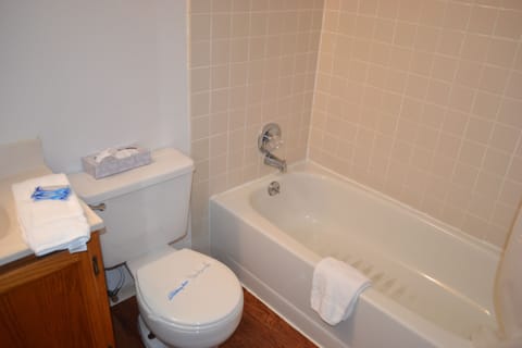 Standard Room, 2 Twin Beds | Bathroom | Combined shower/tub, hair dryer, towels