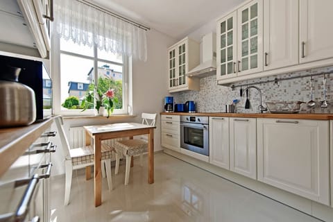 Family Apartment | Private kitchen | Cookware/dishes/utensils