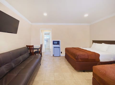 Family Suite, 2 Bedrooms, Non Smoking, Refrigerator & Microwave | Premium bedding, desk, iron/ironing board, cribs/infant beds