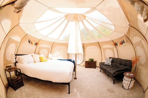 Luxury Tent (Yellowstone Lux Tent Sleeps 3 w/ King) | Living area