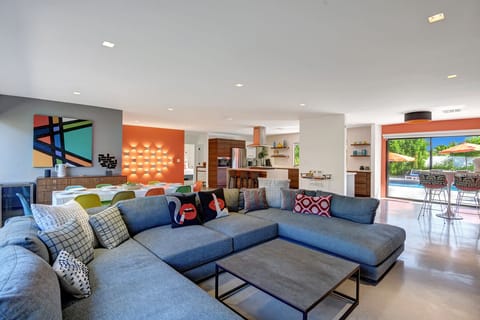 OPEN SPACE KITCHEN, LIVING ROOM AND DINING