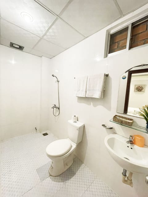 Superior Quadruple Room | Bathroom