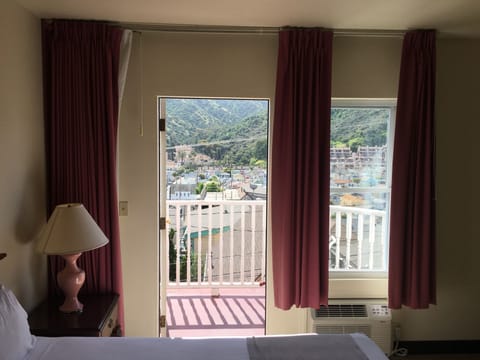 Room, 1 King Bed, Balcony, Partial Ocean View (5OB) | Iron/ironing board, free WiFi, bed sheets