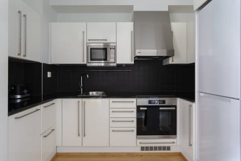 Deluxe Apartment | Private kitchen | Coffee/tea maker, cookware/dishes/utensils