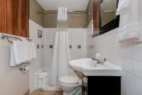 Bathtub, deep soaking tub, free toiletries, towels